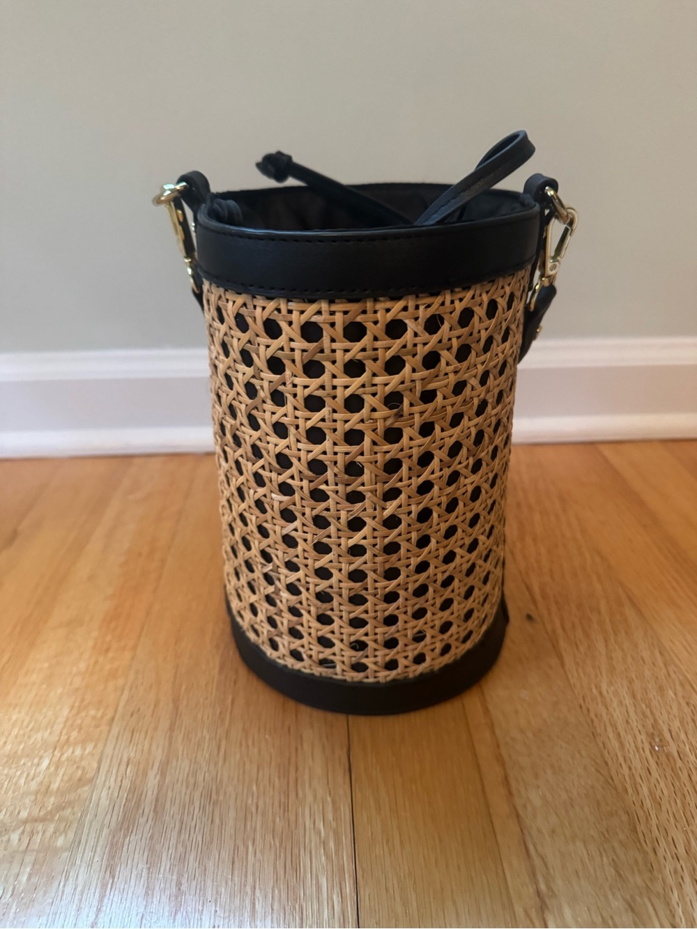 Tommy Bahama Black & Natural Woven Bucket Crossbody - Picture 5 of 10